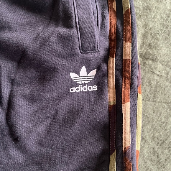 Adidas Black and Camo Shorts - Picture 4 of 6